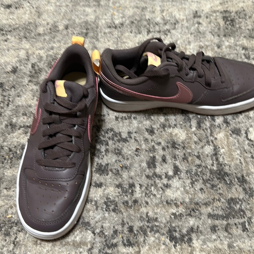 Nike shoes women size 5